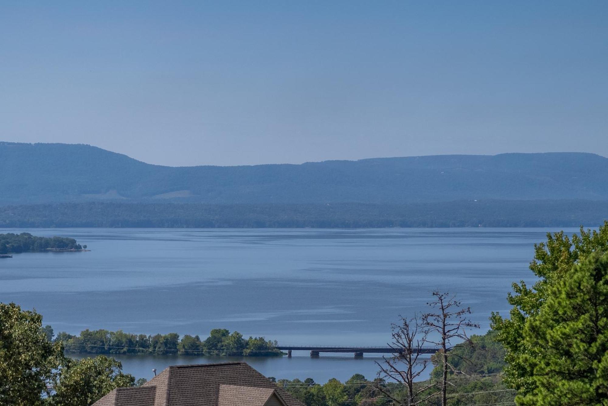 Adelines Lake View Elegant Home In Gated Community Sleeps 15 Russellville Eksteriør billede