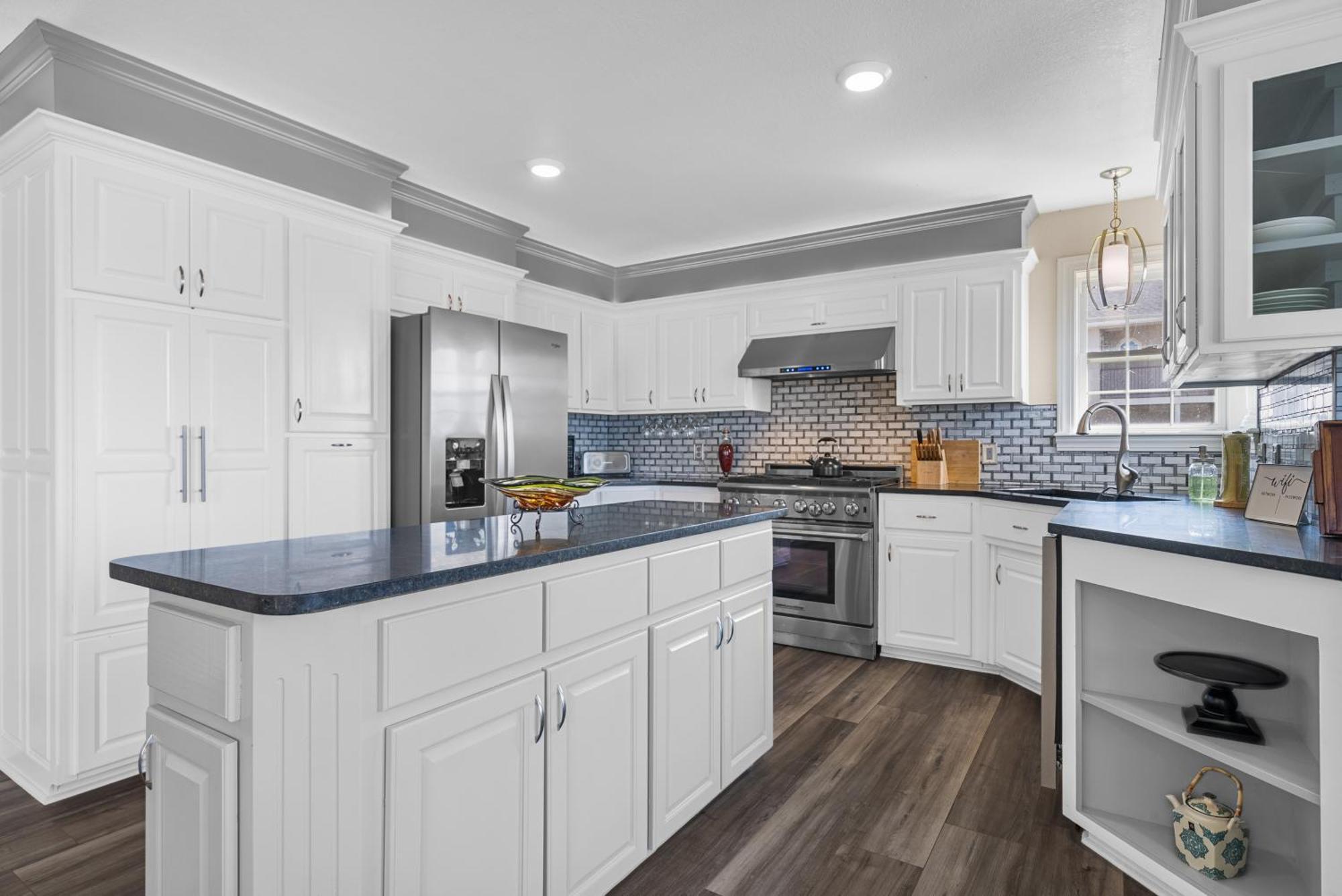 Adelines Lake View Elegant Home In Gated Community Sleeps 15 Russellville Eksteriør billede